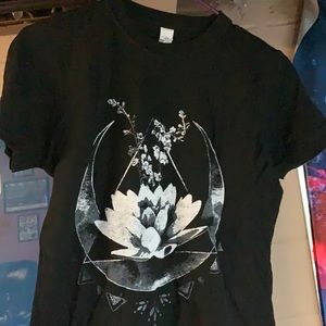 Black flower tee